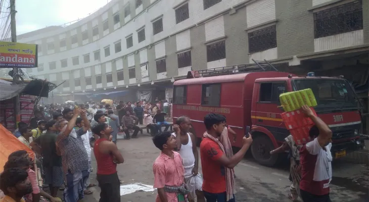 হাওড়ার মঙ্গলাহাটে ভয়াবহ অগ্নিকাণ্ড, ঘটনাস্থলে দমকলের ৮টি ইঞ্জিন