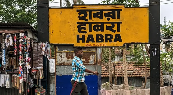 বস্ত্রহাটের স্টল বিলি নিয়ে বৈঠক, দাবি জানিয়ে বিক্ষোভ মহিলাদের