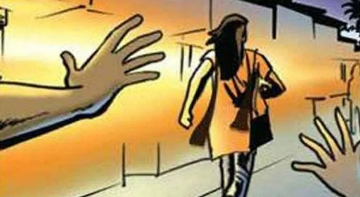 রাতের অন্ধকারে স্কুল ছাত্রীর গায়ে পোড়া মোবিল, হইচই উত্তরপাড়ায়