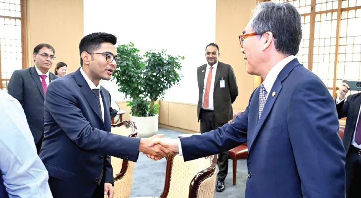 পাকিস্তানের পাশে দাঁড়ানো এবং জঙ্গি সংগঠনকে সমর্থন সমার্থক: অভিষেক