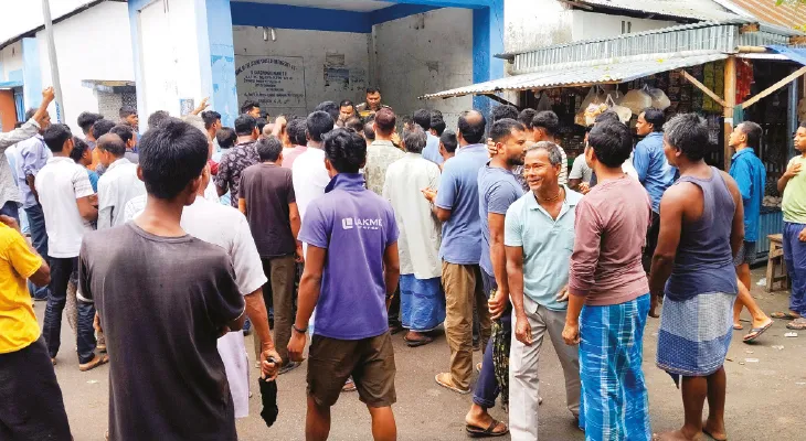 অভিযুক্তকে পুলিসের হাত থেকে ছিনিয়ে নিয়ে গেলেন তৃণমূল কর্মীরা