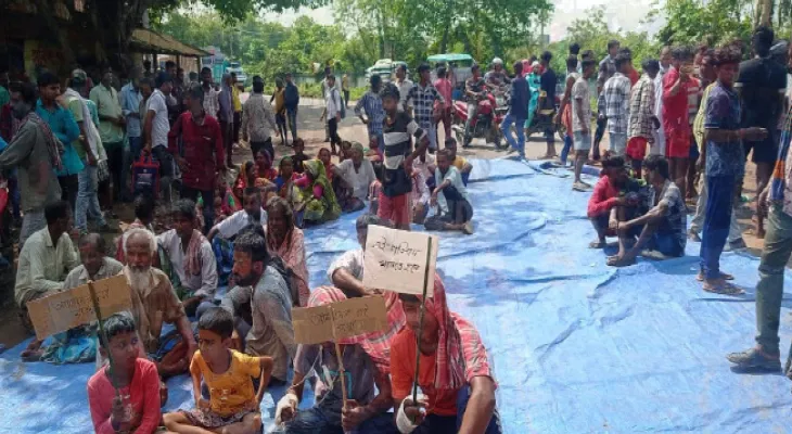 রাস্তা মেরামতের দাবি, পাত্রসায়রে পথ অবরোধ, বিক্ষোভ