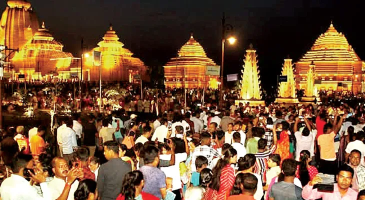 যুগে যুগে মন্দির নির্মাণ ও মহীয়সী নারীরা