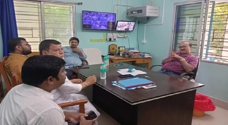 এক দশক বন্ধ মৌলপুর হাসপাতালের শৌচালয়, বিজ্ঞপ্তি দিয়েও অমিল সাফাইকর্মী, স্বনির্ভর গোষ্ঠীর মহিলা, বৈঠক