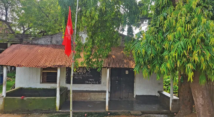 শালবনীর ভাদুতলায় সিপিএমের পার্টি অফিস এখন মাছের আড়ত