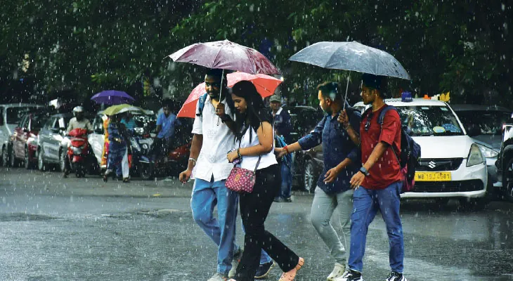 আজ ও কাল কলকাতা সহ দক্ষিণবঙ্গে ভারী বৃষ্টিপাত, উত্তরেও লাল সতর্কতা