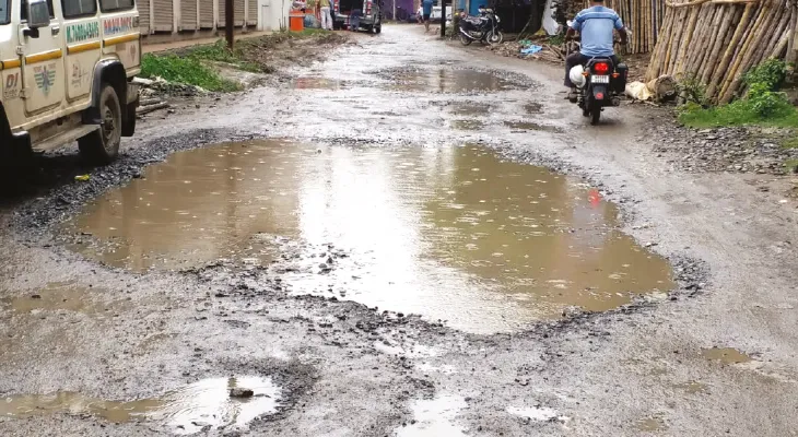 বহরমপুরে মার্কেট কমপ্লেক্সে পুনর্বাসন হবে ২০০ ব্যবসায়ীর, রাস্তা নিয়ে ক্ষোভ