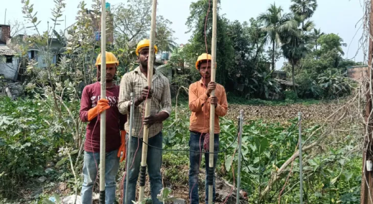 পরিষেবা উন্নত করতে চাঁচলে বিদ্যুতের কেবল লাগানোর কাজ চলছে জোরকদমে