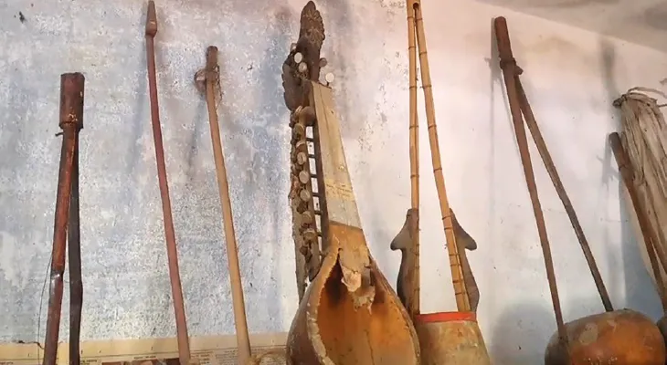 রায়গঞ্জে পরিকাঠামোর অভাবে ধুঁকছে তরণীর অর্ধশতাব্দী প্রাচীন সংগ্রহশালা