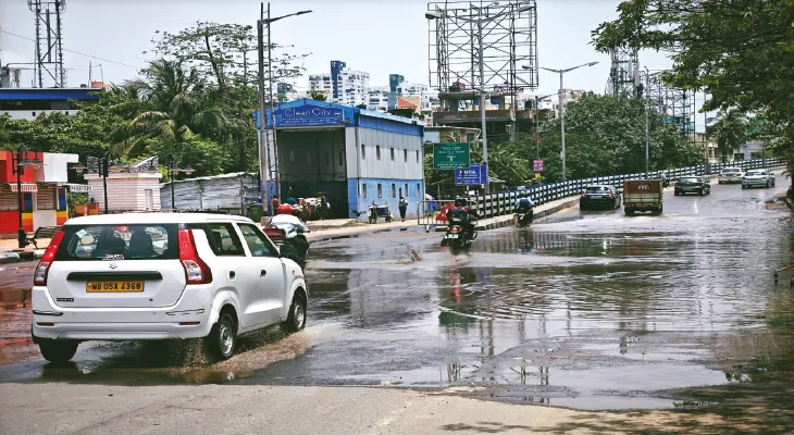 পাটুলি থেকে বাঘাযতীন সেতুতে ওঠার রাস্তায় অল্প বৃষ্টিতেই জমে যাচ্ছে জল