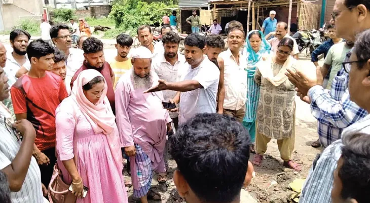 জমা জলে দুর্ভোগ, বারাসতে বিক্ষোভ সামাল দিল পুলিস