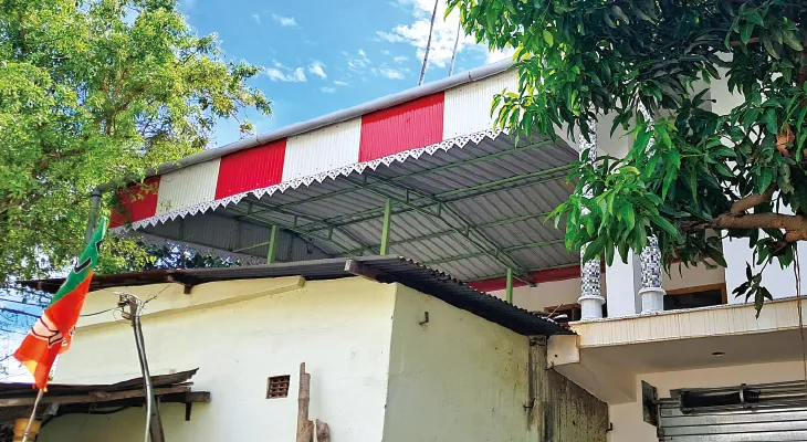 প্ল্যান ছাড়াই নির্মাণ, বিজেপি নেতাকে শোকজ পুরসভার