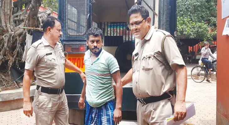 মঙ্গলকোটের ত্রাস সাদ্দাম অস্ত্র সহ গ্রেপ্তার কাটোয়ায়