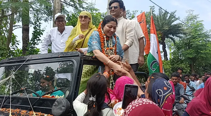 কালীগঞ্জে বিধানসভার উপনির্বাচনে হাটগাছা পঞ্চায়েত এলাকায় প্রচারে তৃণমূল কংগ্রেস প্রার্থী আলিফা আহমেদ‌‌‌