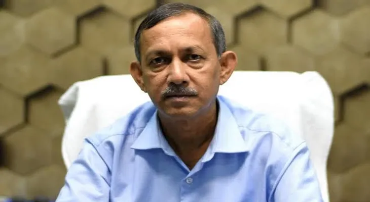 পুরসভার সিদ্ধান্ত কার্যকর না হওয়ায় কমিশনারকে দোষারোপ গৌতমের