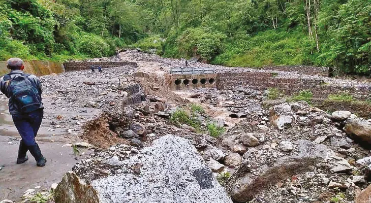 ভারী বৃষ্টি ও ধসে বিপর্যস্ত উত্তর সিকিম, আটকে দেড় হাজার পর্যটক