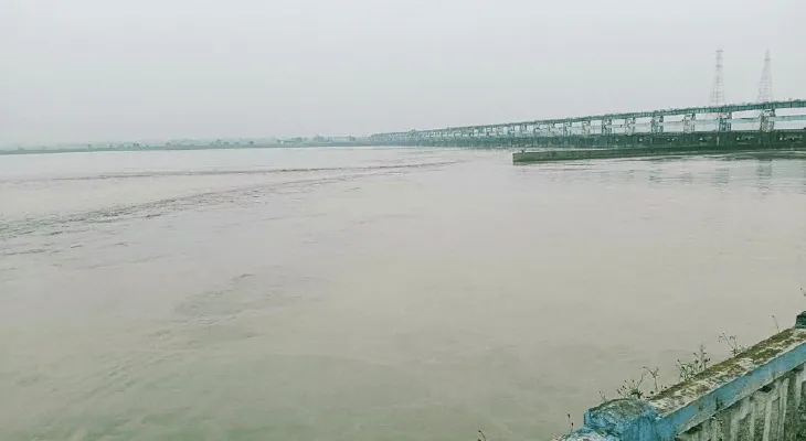 উত্তরে ভারী বৃষ্টি, ভয় ধরাচ্ছে নদীর জলস্ফীতি
