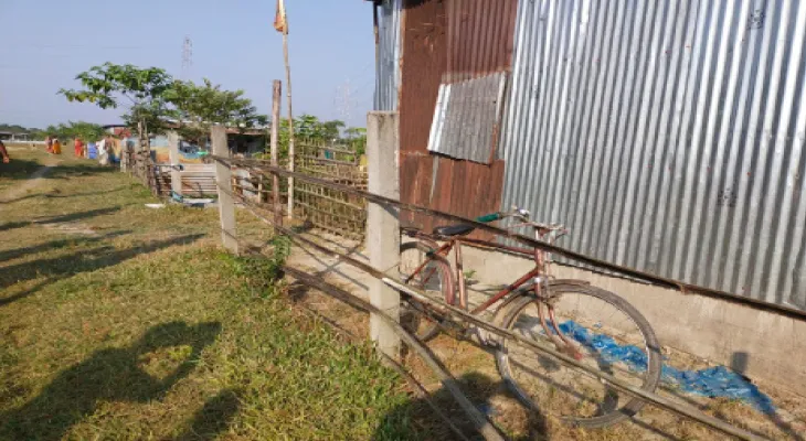 মহানন্দার চর দেদার বিক্রি হচ্ছে পোড়াঝাড়ে, জানেই না প্রশাসন!