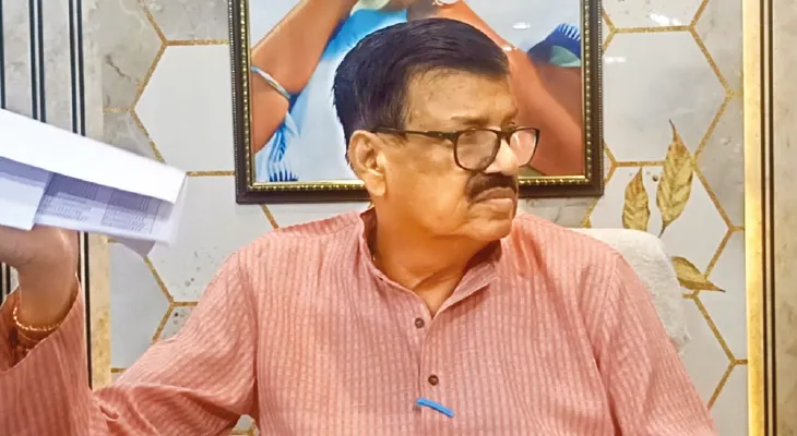 পুরসভার ৬৫০ জন অস্থায়ী কর্মীর তালিকা নিয়ে কলকাতার পথে রবি
