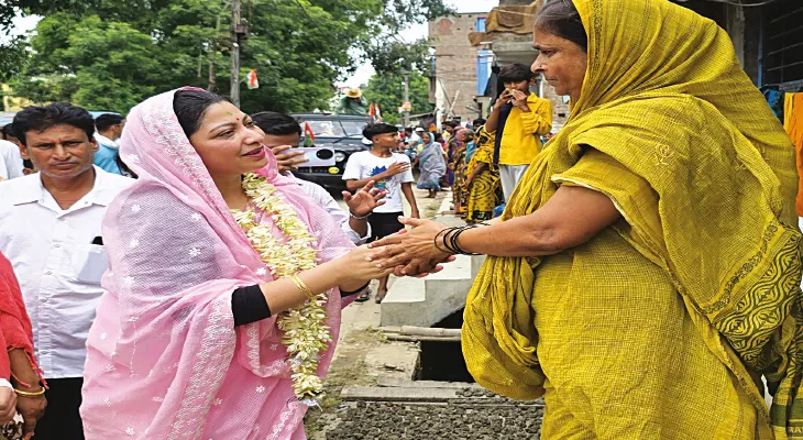 লোকসভা ভোটে লিড পেয়েছিল বিজেপি, মাটিয়ারি, ফরিদপুরে প্রচারে ঝড় আলিফার