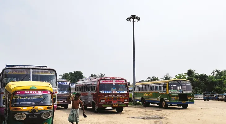 নবদ্বীপঘাট বাসস্ট্যান্ডের বাতিস্তম্ভের আলো দীর্ঘদিন ধরে অকেজো, ক্ষোভ