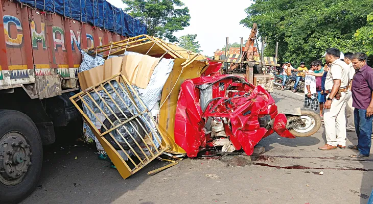 চালকের মৃত্যুতে তুমুল বিক্ষোভ, উত্তপ্ত বাঁকুড়া