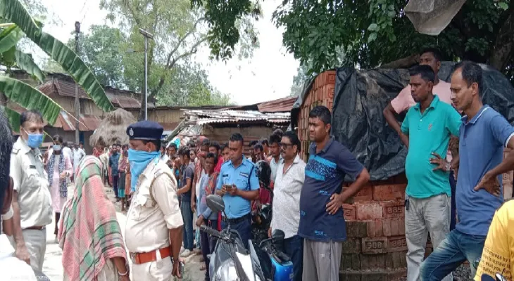 বাড়িতে আনাগোনা কাদের? মৌমিতার সঙ্গে কারা, প্রশ্ন