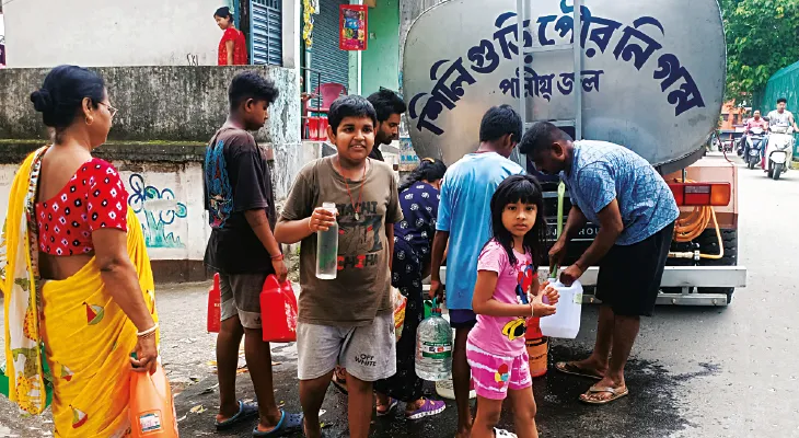 জলের সমস্যা: সঙ্কট চরমে, পুরসভায় বিক্ষোভ বিরোধীদের