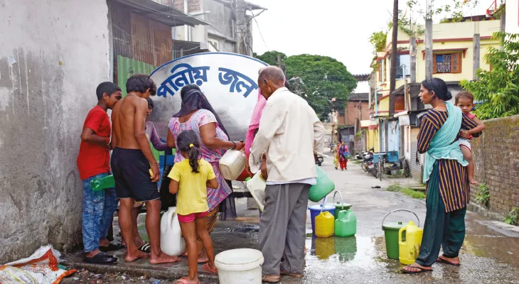 জলসঙ্কট এখনও কাটেনি, ওয়ার্ডে ওয়ার্ডে কাজিয়া, মানস-গৌতম বৈঠক