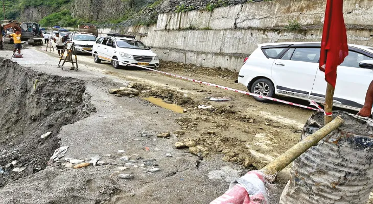 ফের তিস্তায় হলুদ সঙ্কেত, ১০ জাতীয় সড়কে ফাটল