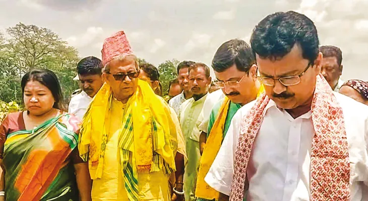 ক্রান্তিতে জলবন্দি দুর্গতদের অভিযোগ শুনে আধিকারিকদের ধমক সেচমন্ত্রীর