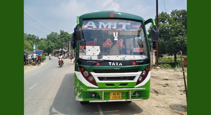 মালদহে বেপরোয়া বাসের ধাক্কায় গুরুতর জখম নাবালক-সহ ৪, এলাকায় চাঞ্চল্য
