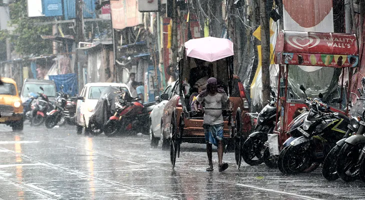 আগামী কয়েকদিন হাল্কা থেকে মাঝারি বৃষ্টি, সমুদ্রে সতর্কবার্তা
