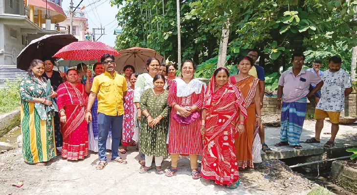 শহরের রাস্তা বেহাল, অবরোধ