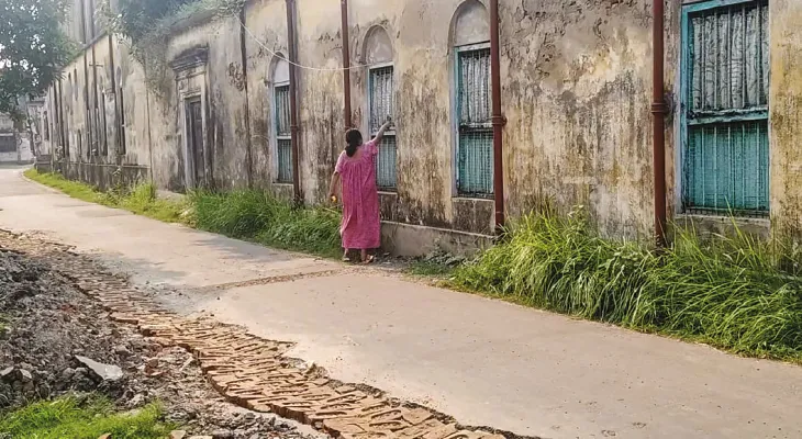 চন্দননগরে বনেদি বাড়ি থেকে বৃদ্ধার দেহ উদ্ধার ঘিরে চাঞ্চল্য, আশঙ্কাজনক স্বামী