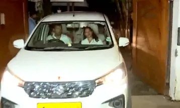 অভিনেতা দিনো মোরিয়ার বাসভবন থেকে বেরিয়ে গেলেন ইডির আধিকারিকরা