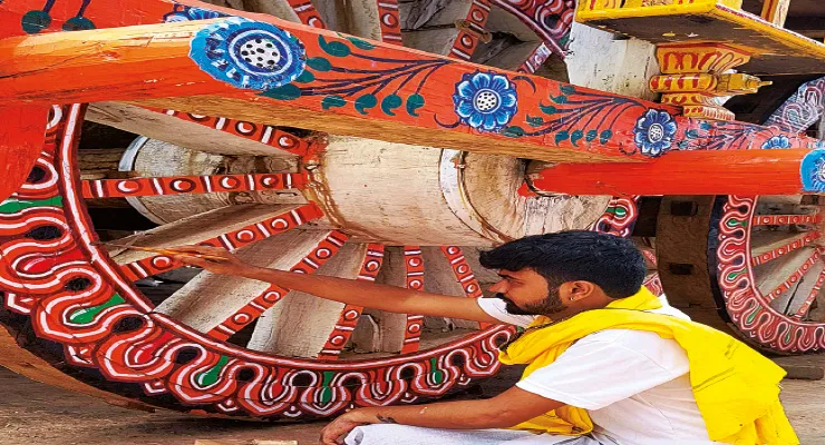 জগন্নাথ দেবের কৃপায় পুরীর রথে রং ফোটান ঝাড়গ্রামের সীতেশ