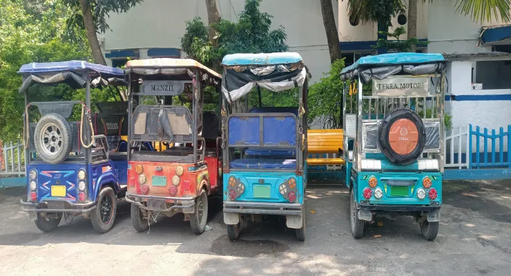 চুরির টোটোর রং পাল্টে বিক্রির চেষ্টা, কালিয়াগঞ্জে উদ্ধার চারটি