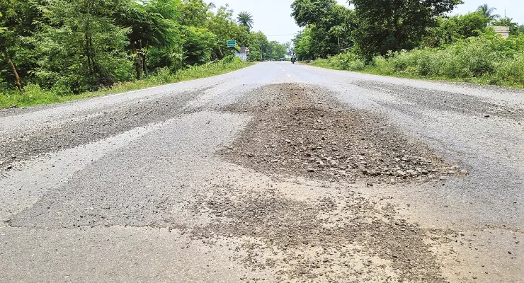 সংস্কারের কাজ সম্পূর্ণ হওয়ার আগেই বেহাল