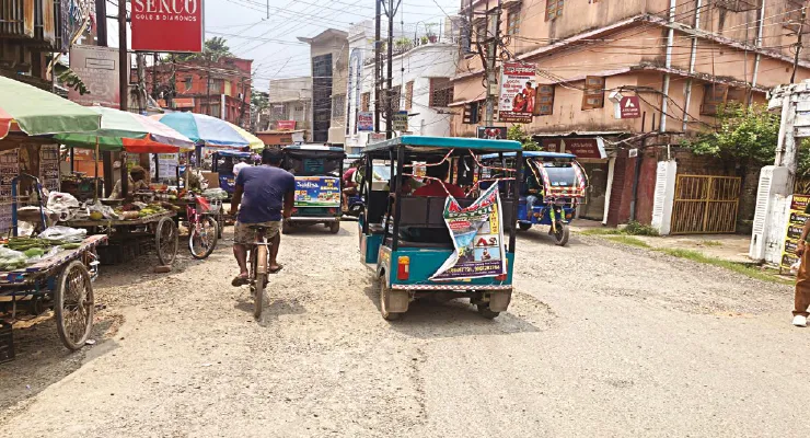 খানাখন্দে ভর্তি বারাকপুরের ওল্ড ক্যালকাটা রোড, ক্ষুব্ধ বাসিন্দারা