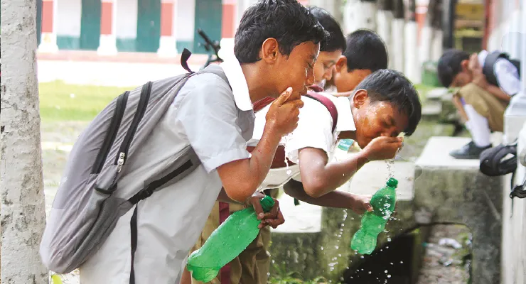 গরমে নাস্তানাবুদ উত্তরবঙ্গবাসী, জেলায় জেলায় অসুস্থ একাধিক পড়ুয়া