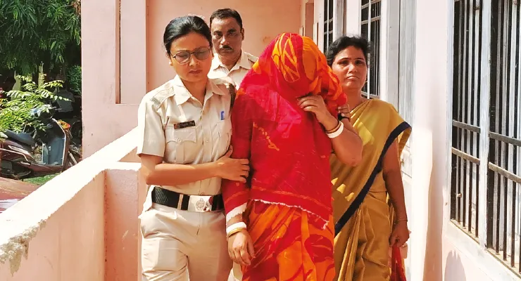 স্বামীকে বাঁচাতেই এলোপাথাড়ি কোপ, ব্রহ্মপুরে যুবক খুনে মহিলা ধৃত অসমে