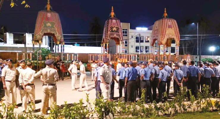 বাড়ি বাড়ি পাঠানোর জন্য দীঘার জগন্নাথ প্রভুর প্রসাদের ৭ লক্ষ প্যাকেট তৈরি শুরু