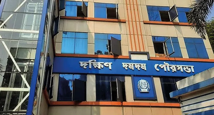 রিকশ চালাতে হতে হবে স্থানীয় ভোটার, ‘ফতোয়া’র পরই তালিকায় নাম  তুলতে হুড়োহুড়ি দক্ষিণ দমদমে