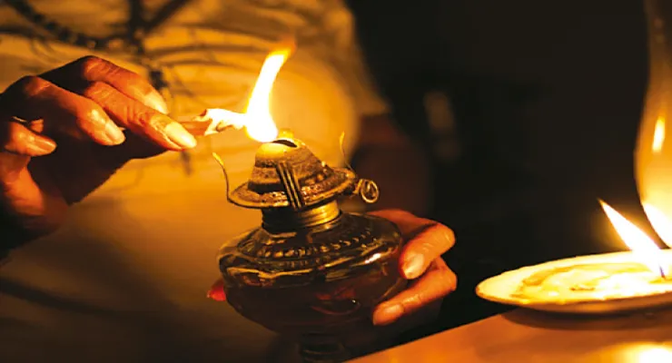 ঘণ্টার পর ঘণ্টার বিদ্যুৎ নেই রানাঘাটে,  শান্তিপুরের পাওয়ার হাউস ভাঙচুর, ধৃত ৯