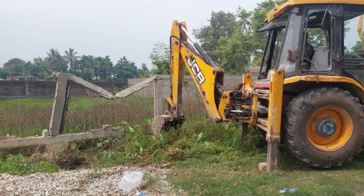 আদালতের রায়ে দীর্ঘ ২০ বছর পর  নিজের জমি ফিরে পেলেন কমিরুল