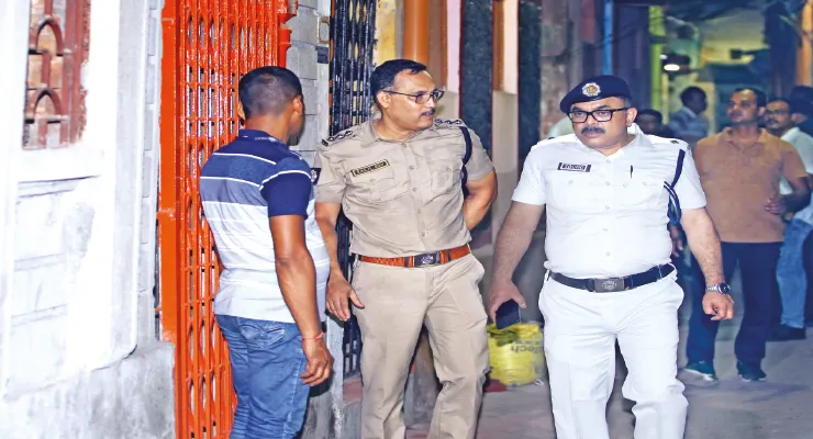 মুচিপাড়া থানা থেকে ঢিলছোঁড়া দূরত্বে বৃদ্ধাকে শ্বাসরোধ করে খুন ও লুটপাট