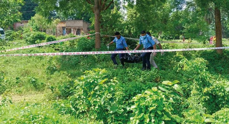 দুর্গাপুরের ইস্পাত নগরীর মার্কনি এলাকা থেকে এক মহিলার পচাগলা মৃতদেহ উদ্ধার, চাঞ্চল্য