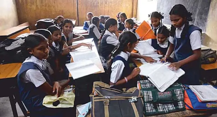 তাপপ্রবাহের পরিস্থিতি, আগামী দু’দিন রাজ্যের সমস্ত সরকারি স্কুলে ছুটির ঘোষণা করলেন শিক্ষামন্ত্রী