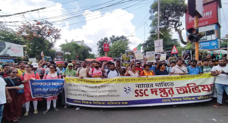 করুণাময়ী থেকে এসএসসি ভবনের উদ্দেশে মিছিল চাকরিহারাদের